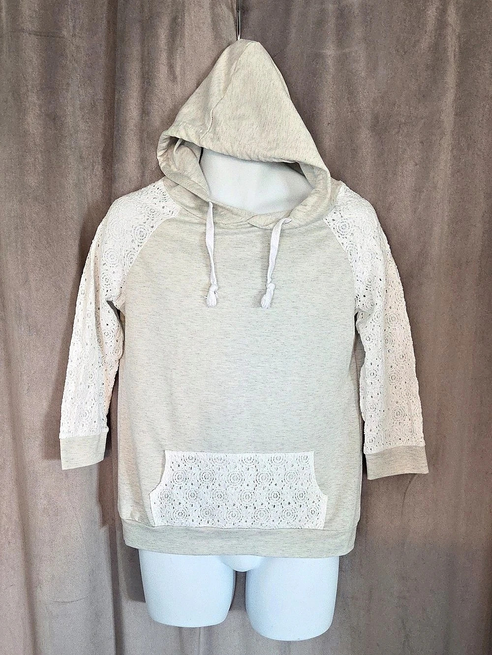 Niu Jia Fa Shi Gray Lace Sleeve Hoodie Fits Ptp 20"